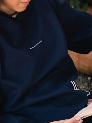 De cerca nadie es normal